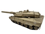 Macheta Tanc militar Leopard 2A6 1:32 replica metal lumini sunete turela rotativa scoate fum si sistem de tragere cu arc