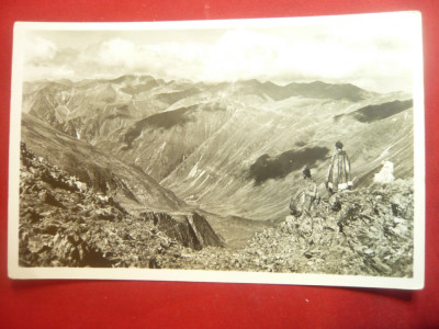 Ilustrata - Ciobani pe varf de munte - Carpatii Meridionali , interbelica foto