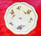 H86-I- Bol antic ROSENTHAL BAVARIA mic portelan aurit sosuri-aperitive mici cu Flori de Primavara cu margele pe margini. anii 1900, maxim interbelica.