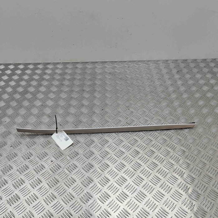 Ornament vertical parbriz st&acirc;nga BMW X5 F15, F85 2015 OEM: 7292405