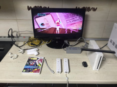 CONSOLA NINTENDO WII + 2 MANETE + JOC JUST DANCE 3 + CARD + ACCESORII foto