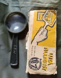 Lupă de filatelist produsă la Tehno Metalica București &icirc;n anul 1978.