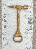H389-Ciocan mic-ciocanel bijutier vechi gravura deosebita colectie cu desfacator bronz masiv aurit probabil interbelic stare foarte buna.