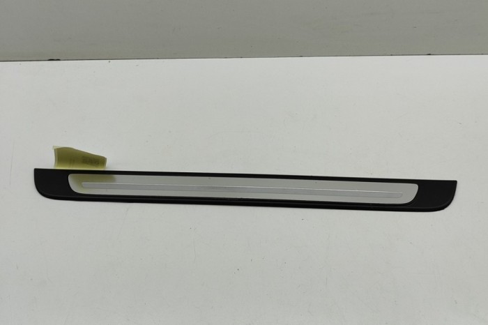 Ornament prag st&acirc;nga față AUDI Q4 SUV F4B 2024 OEM: 8V4853491P,8V4853491Q,8V4853491R,8V4853491S 31095400