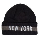 Caciulă de iarnă neagră cu imprimeu New York și captuseală din blană, CMCLASS