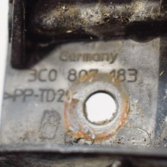 Suport bara de protecție st&acirc;nga față VW PASSAT B6 3C2 2006 OEM: 3C0807183 3690229