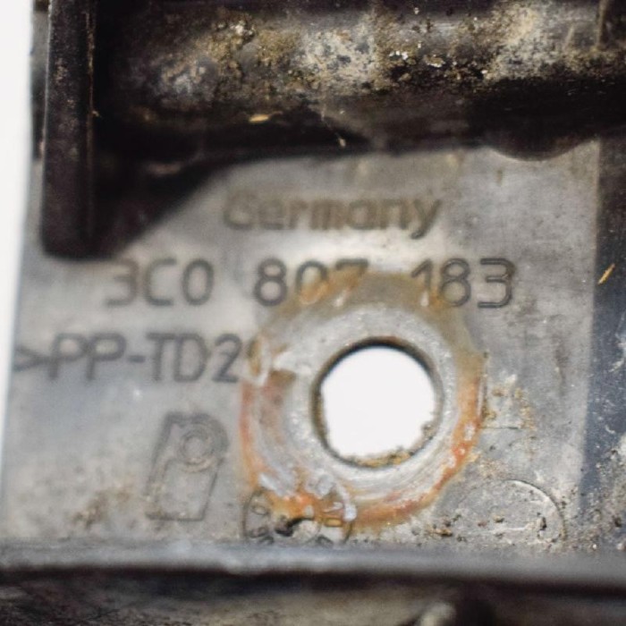 Suport bara de protecție st&acirc;nga față VW PASSAT B6 3C2 2006 OEM: 3C0807183 3690229