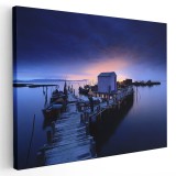 Tablou peisaj marin nocturn cu debarcader si cabana Tablou canvas pe panza CU RAMA 50x70 cm