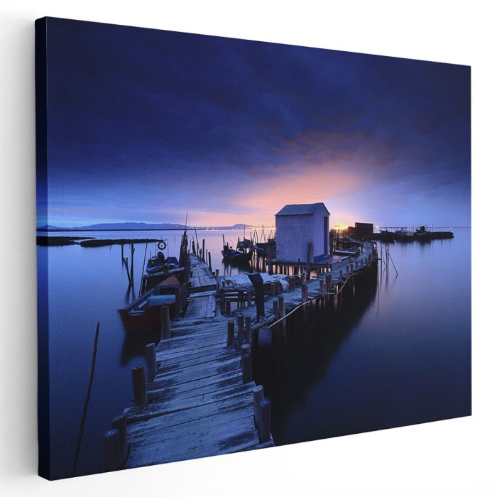 Tablou peisaj marin nocturn cu debarcader si cabana Tablou canvas pe panza CU RAMA 60x80 cm