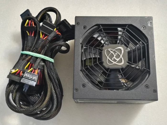 Sursa PC XFX 550W 120mm 1x 6-pin, 1x 6+2-pin, XPS-550W-SEW