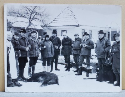 DUPA VANATOAREA LA MISTRET , POZA DE GRUP , IANUARIE 1984 foto