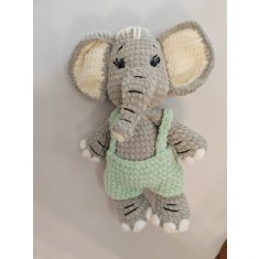 Elefantel cu salopeta verde - crosetat manual