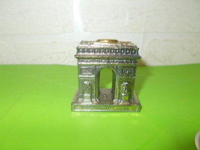 ARCUL de TRIUMF din PARIS - veche MINIATURA metalica , anii 1930 foto
