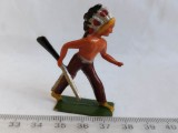 bnk jc Figurina indian cu pusca - neidentificata - plastic dur - posibil surpriza margarina