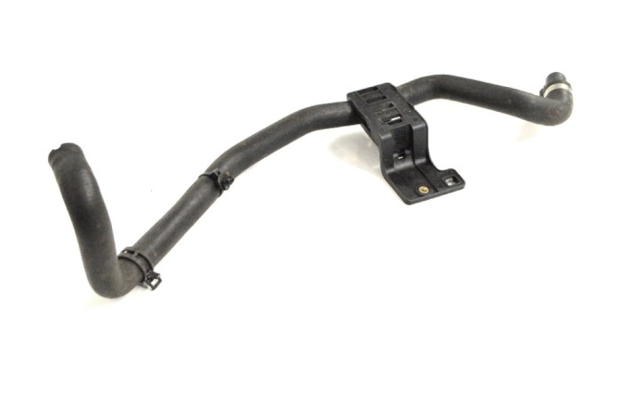 Furtun de lichid de răcire MERCEDES-BENZ GLA X156 2017 OEM: A2468303396 11725981