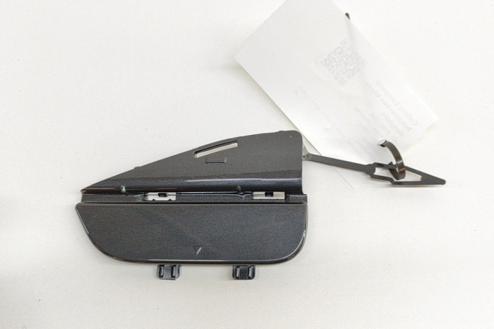 Capac c&acirc;rlig de remorcare bara de protecție spate BMW X7 G07 2019 OEM: 8093923 25617746