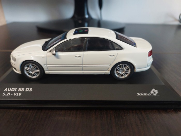 Macheta AUDI S8 D3 5.2L V10 2010 - Solido, scara 1/43, noua.
