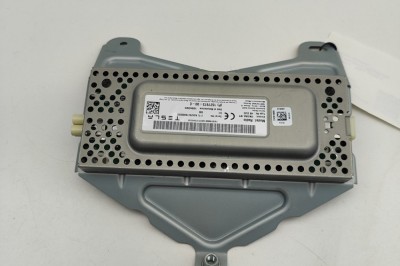 Amplificator de antena TESLA MODEL Y 2024 OEM: 1527973-00-E | 30760921 foto