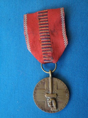 MEDALIA CRUCIADA IMPOTRIVA COMUNISMULUI 1941 - FARA GRAVOR/ FFF RARA foto