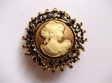 Brosa Camee Vintage cu Marcasite, Diametru 50mm - Eleganta Rafinata