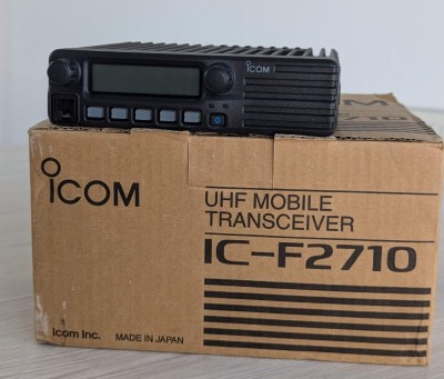 Statie ICOM Radio UHF IC-F2710 400 - 470 MHz Two-Way Radioamatori foto