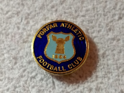 Insigna metalica fotbal - FORFAR ATHLETIC FC (Scotia) foto