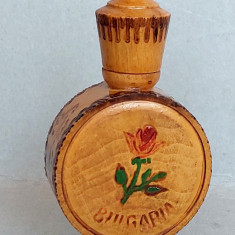 Sticla lemn vintage 30 ml parfum bulgaresc de trandafiri din comunism 1977