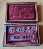 Greutati de lucru inalta precizie - uz farmaceutic, produs vechi romanesc in cutie din lemn