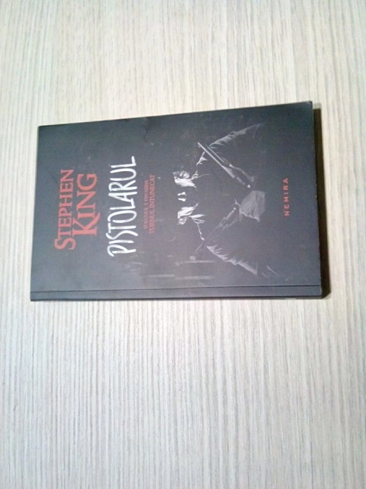 PISTOLARUL - seria Turnul Intunecat Vol. I - Stephen King - 2014, 244 p.