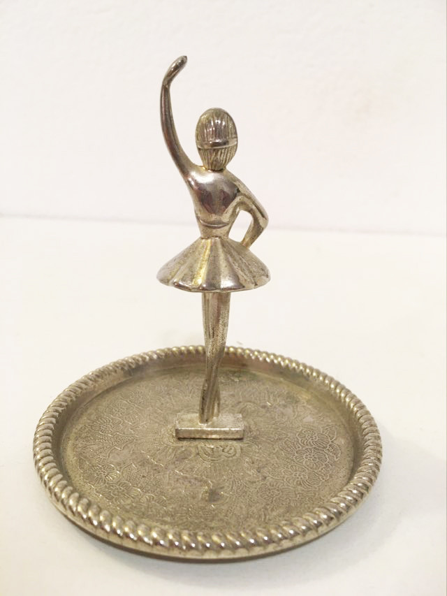 Suport vintage pt inele, bijuterii, tavita cu figurina balerina, metal,  9x8cm | Okazii.ro