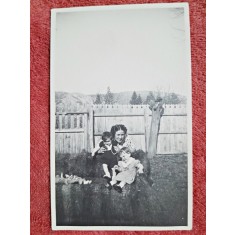 Fotografie, mama cu doi copii, Barsesti 1940