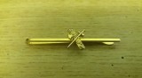 QW8 21 - Ac cravata - tematica militara - arme vechi incrucisate