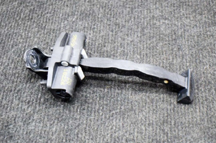 Limitator ușă dreapta spate TESLA MODEL 3 2018 OEM: 9509-B,18226 11374684