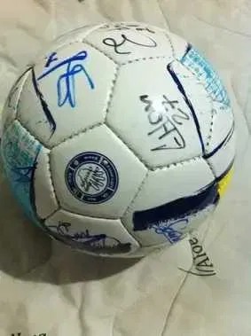 CSM Resita Minge cu autografe - Banii merg la un baiat bolnav .