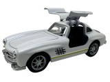 Masinuta metalica sport clasica 1:43 cu usi tip aripa si mecanism pull-back