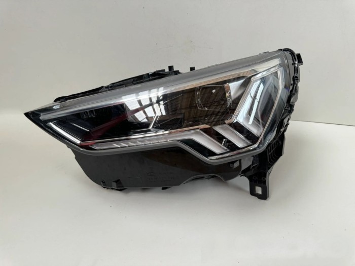 Audi Q3 F3 Headlight/headlamp 83A941033