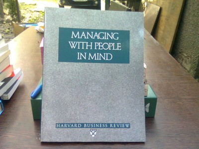 Managing with people in mind (Gestionarea tinand cont de oameni) foto