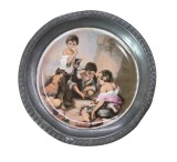 FARFURIOARA VINTAGE DIN PORTELAN CU MARGINE ZINC "BĂIEȚII CERȘETORI &rdquo;