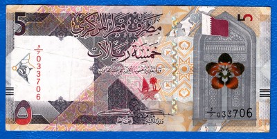 (1) BANCNOTA QATAR - 5 RIYALS 2020, SCENA TRADITIONALA DIN DESERT PE VERSO foto