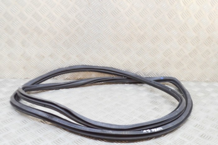 Garnitura ușă st&acirc;nga spate AUDI Q7 4L 2013 OEM: 4L0833721A | 21357772