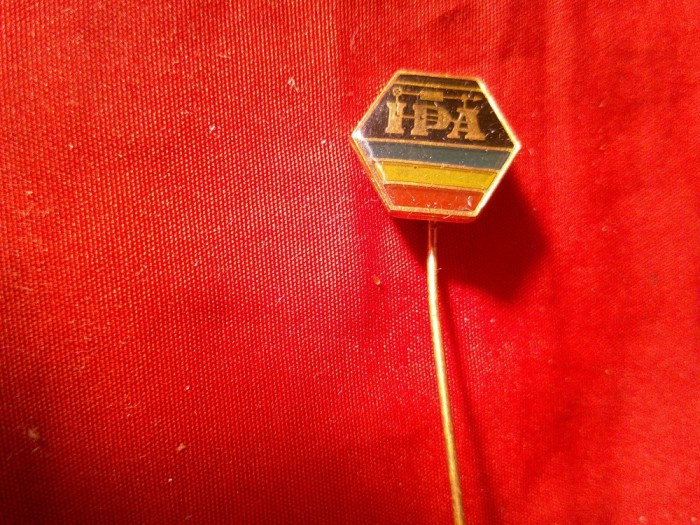 INSIGNA Romania - IPA - Institutul Proiectare Automatizari Bucuresti , metal si email , h=1,3cm