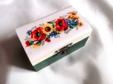 Cutie din lemn decorata cu floarea soarelui ,maci si albastrele 42679