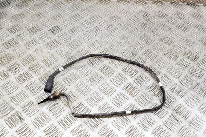 Senzor de temperatură SKODA OCTAVIA III Combi 5E5 2019 OEM: 04L906088BD 14718415