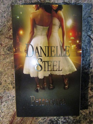 PETRECEREA-DANIELLE STEEL foto