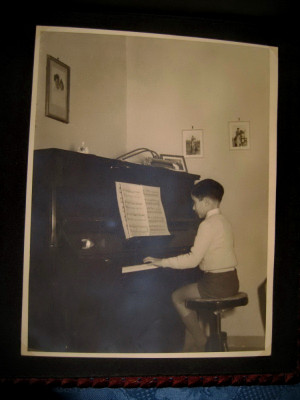 B726-Foto veche Copil la Pian Albertino 1952. Marimi: 23/18 cm. Stare buna. foto