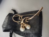 Brosa floare-INOXplacata Aur18k,PERLA Swarovski-martisor