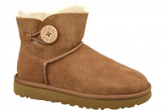 Cizme de iarna UGG Mini Bailey Button II 1016422-CHE maro foto