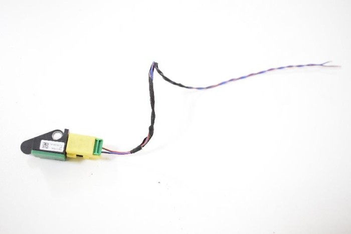 Senzor de impact st&acirc;nga spate VW TIGUAN 5N_ 2013 OEM: 5N0959351B | 2775676