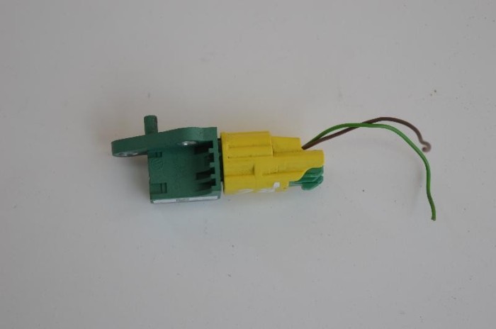 Senzor de impact dreapta spate VW PASSAT B6 3C2 2007 OEM: 3C0909606 1529102