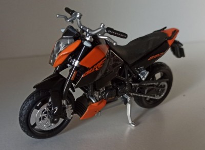 Macheta motocicleta KTM 690 Duke 3 - Maisto 1/18 foto